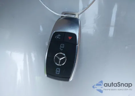 2019 Mercedes-Benz C 300 4Matic z USA, uszkodzony, nr VIN WDDWJ8EB4KF775052